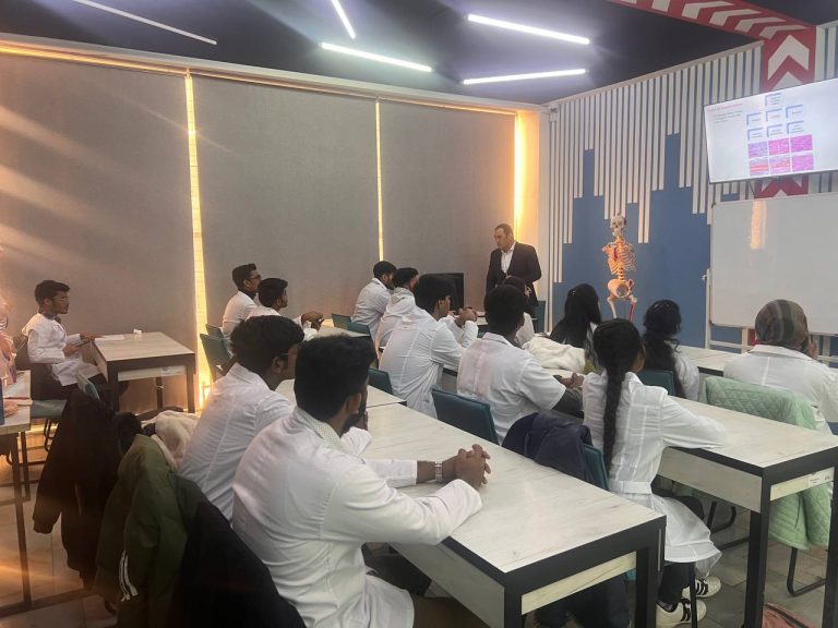 Impuls Medical Institute studnts biology class
