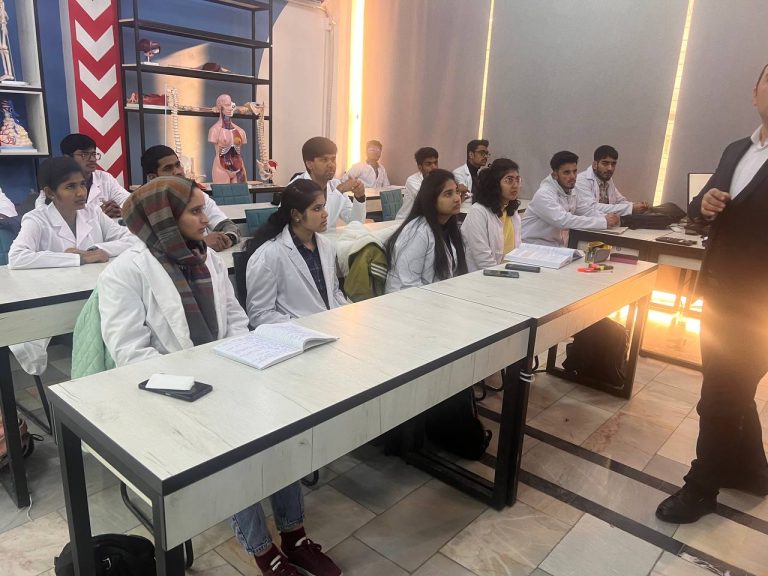 Impuls Medical Institute studnts class time