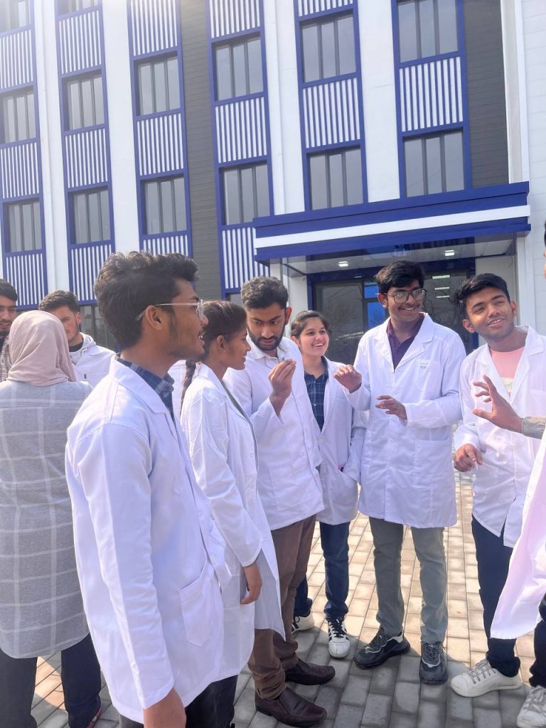 Impuls Medical Institute student discussion outside institute