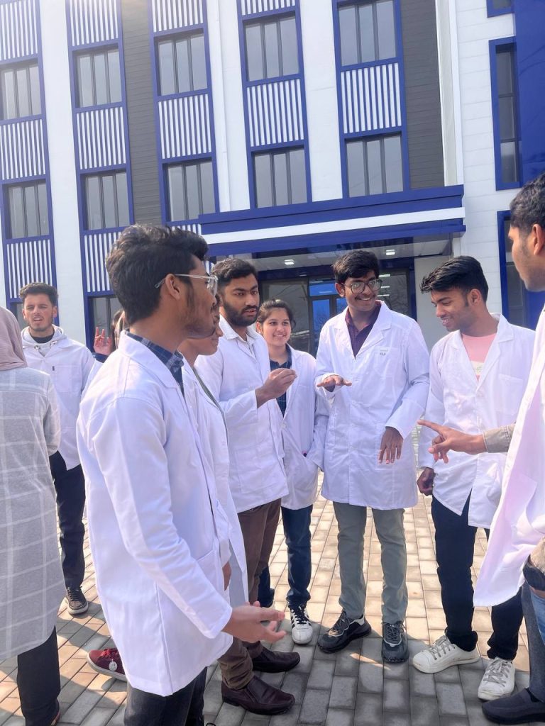 Impuls Medical Institute student discussion outside institute 2