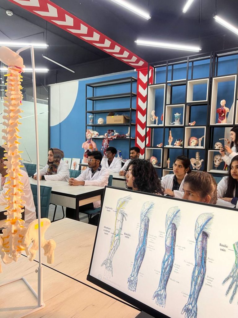 Impuls Medical Institute student biology class