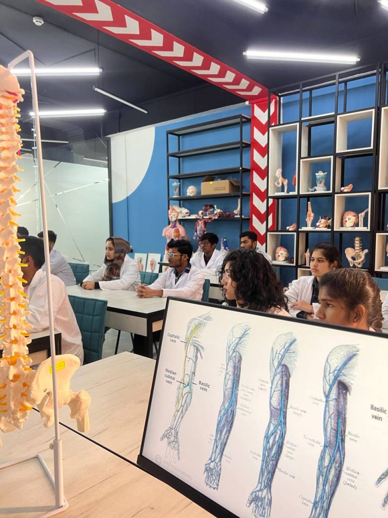 Impuls Medical Institute student biology class 3