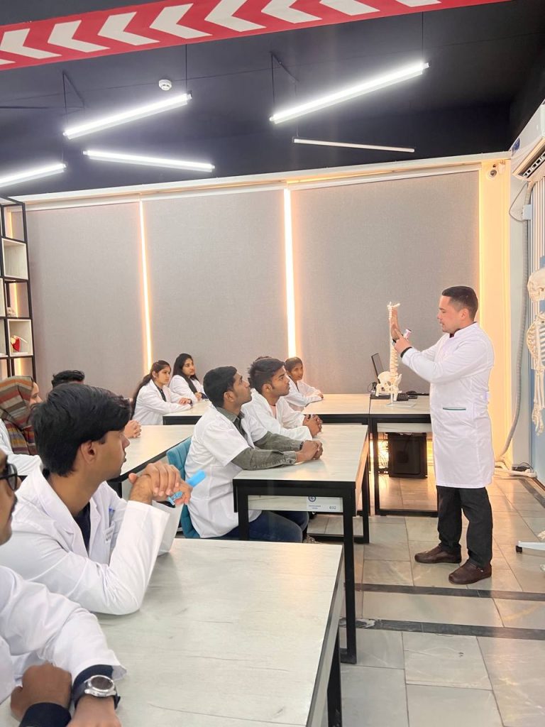 Impuls Medical Institute student biology class 13