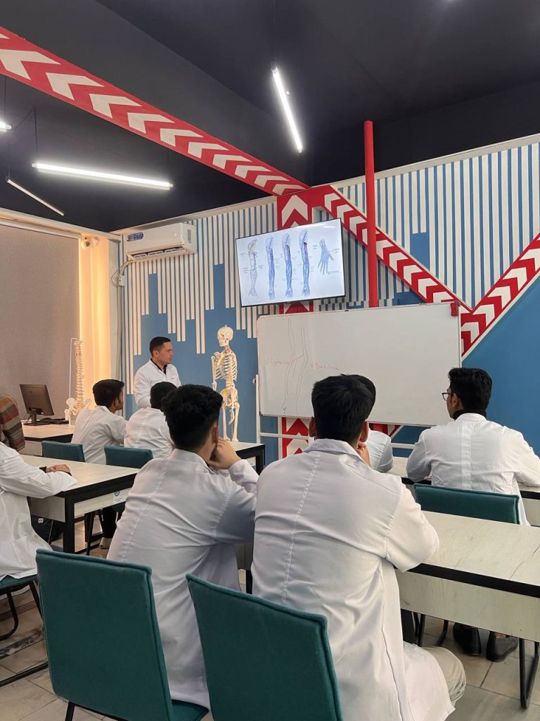 Impuls Medical Institute student biology class 16