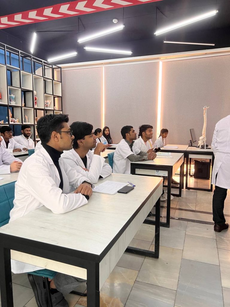 Impuls Medical Institute student biology class 17