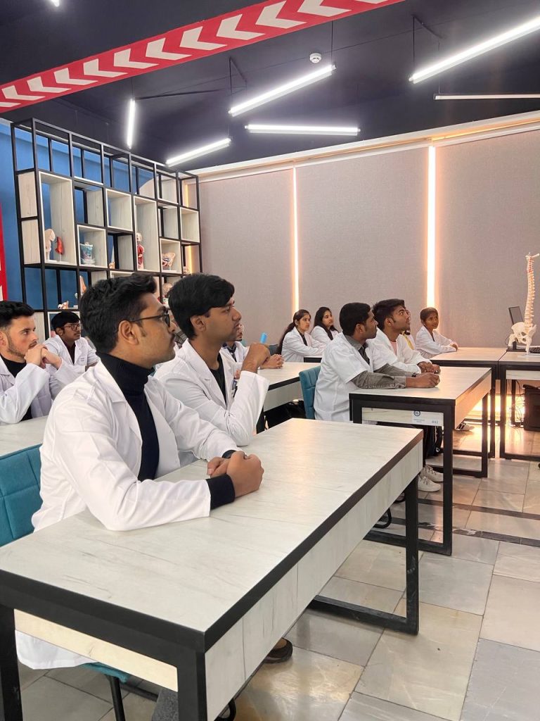 Impuls Medical Institute student biology class 18