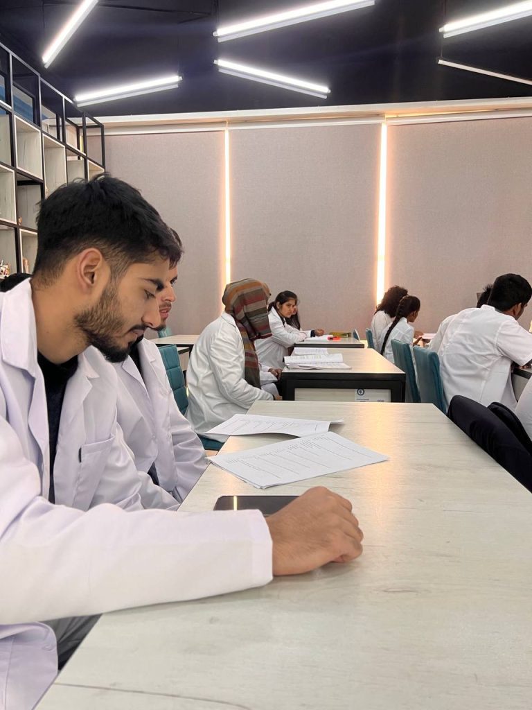 Impuls Medical Institute student biology class 21