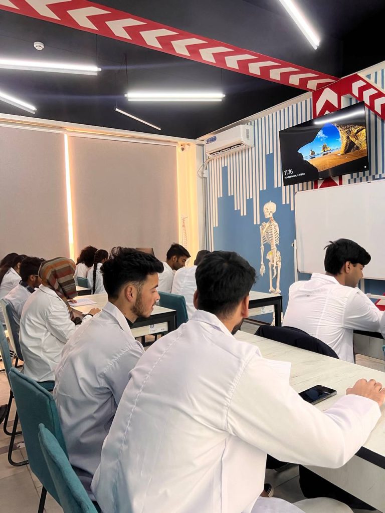 Impuls Medical Institute student biology class 20