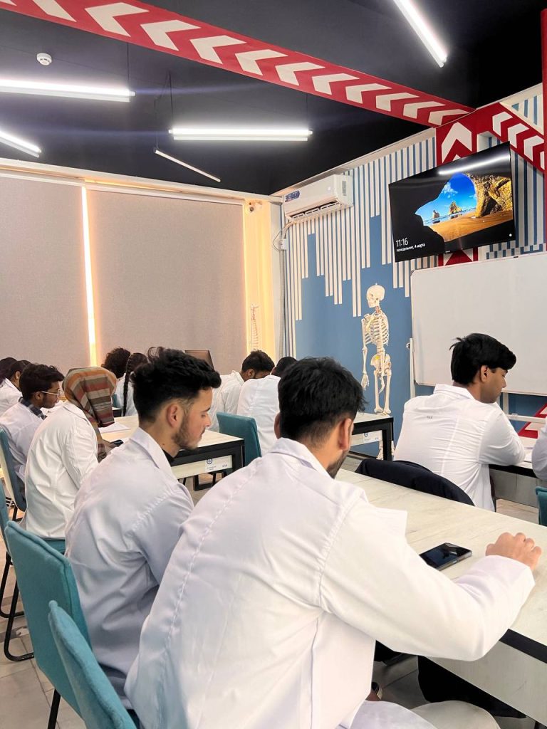 Impuls Medical Institute student biology class 19