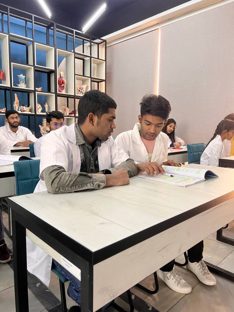 Impuls Medical Institute student biology class 22